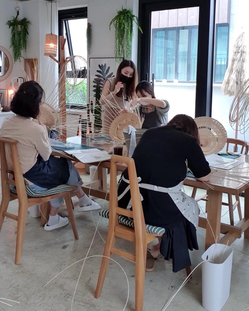 서울 삼성동 라탄벨라 첫 공방의 수업 풍경